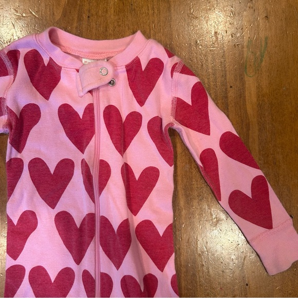 Hanna Andersson Pink and Red Heart Footie 100% organic cotton - Picture 4 of 5